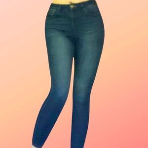 SOLD ‼️ Enjean High Rise Classic Ankle Skinny Jeans 👖🥶